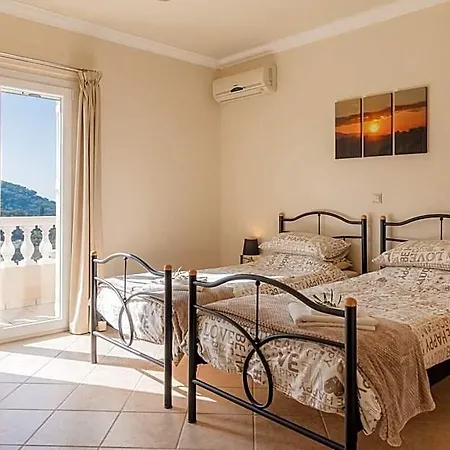 Clearvue With Private Pool And Stunning View Hotel 4*